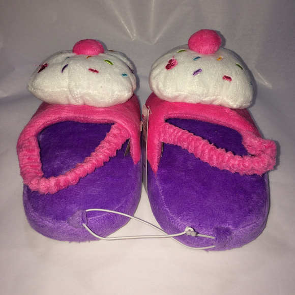 Brand new Toddler/Youth Girl Cupcake slippers - Picture 3 of 3